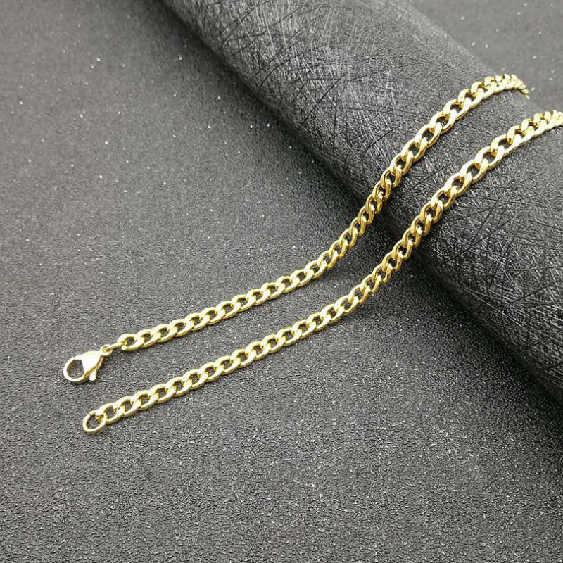 Colar com Pendente Virgem Maria em Ouro | Luxo